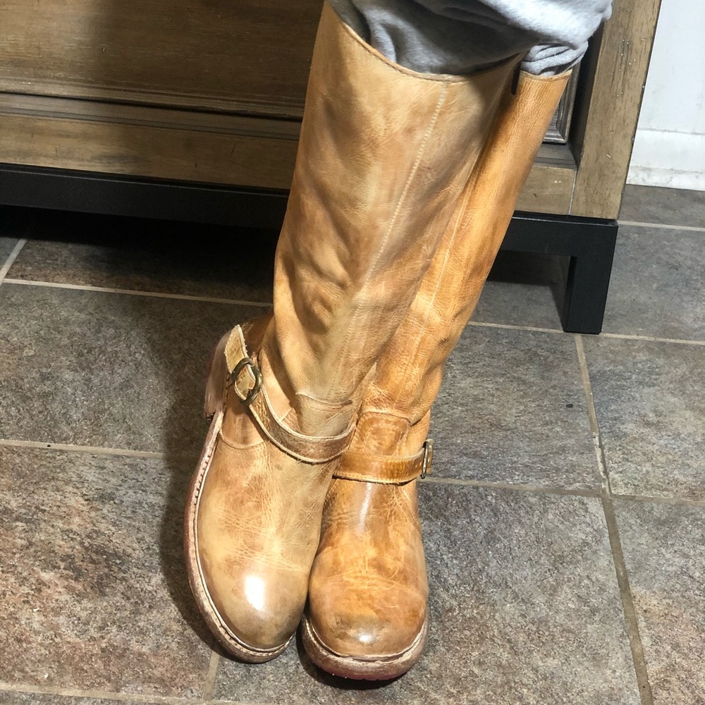 Shoes (boots)